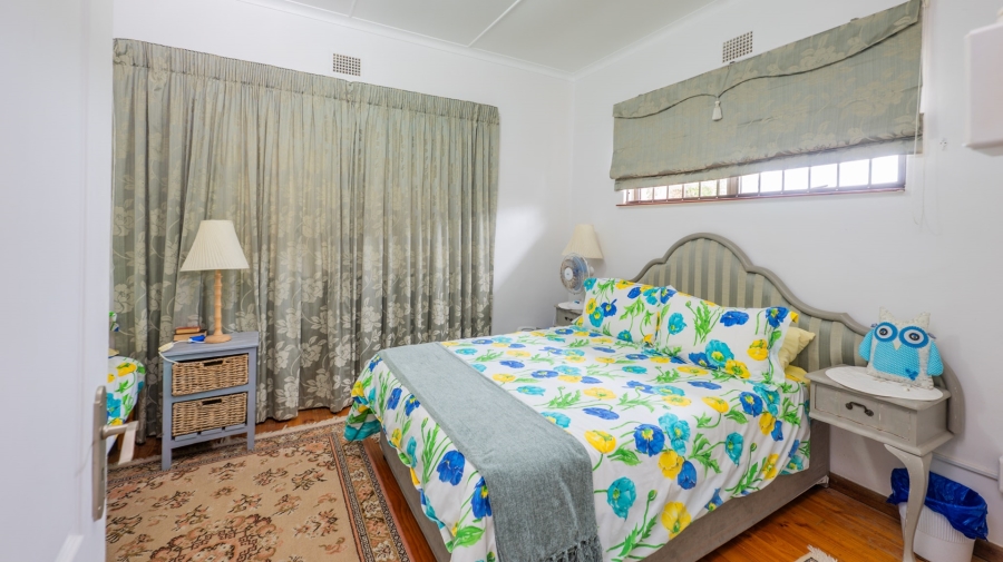 5 Bedroom Property for Sale in Struisbaai Western Cape